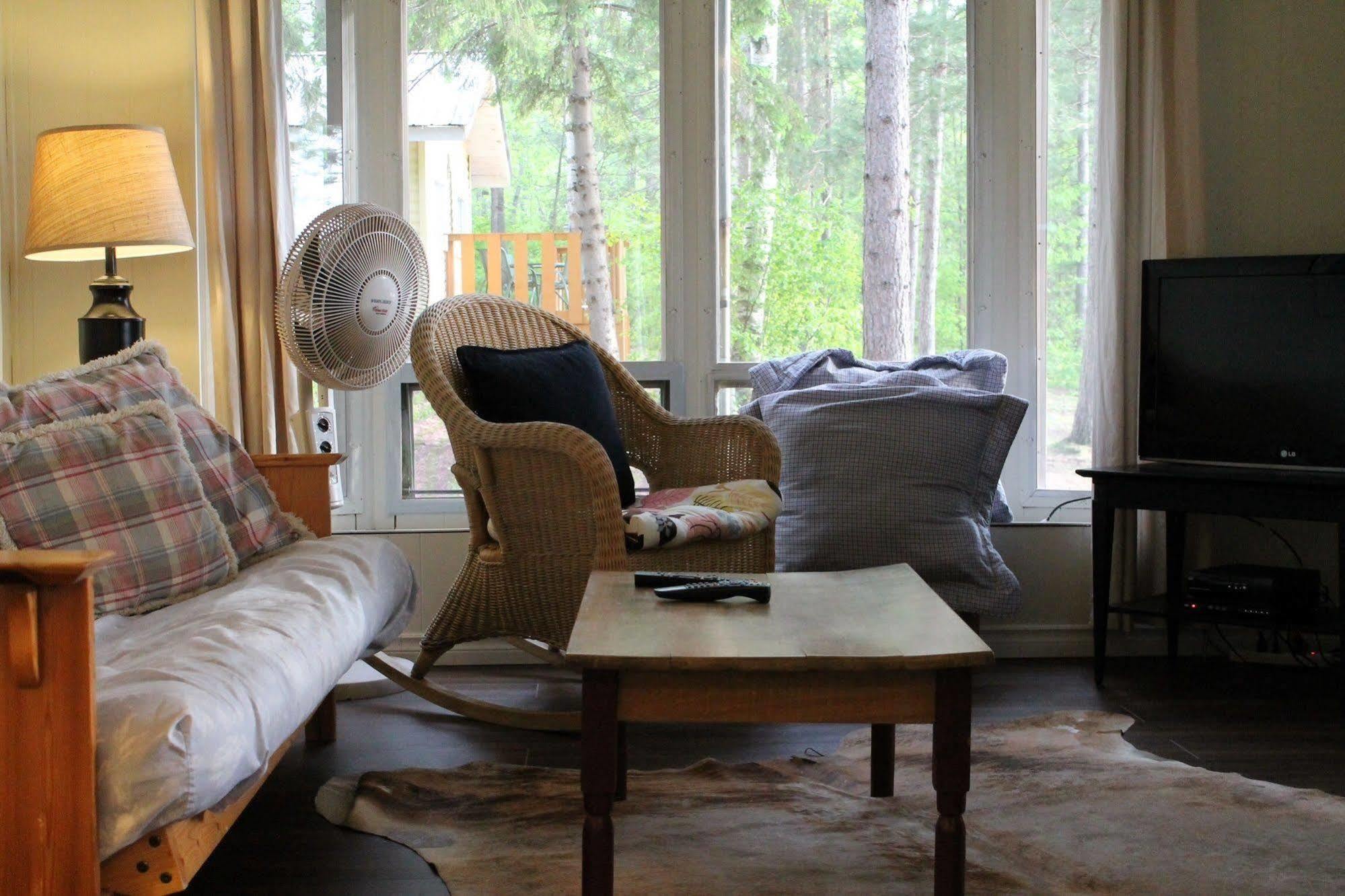 Algonquin'S Edge Resort Madawaska Ngoại thất bức ảnh